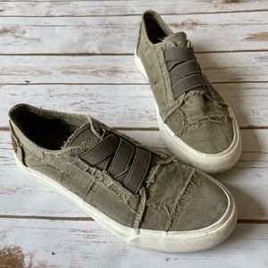 BLOWFISH SLIP ON SNEAKER. Size 6 1/2